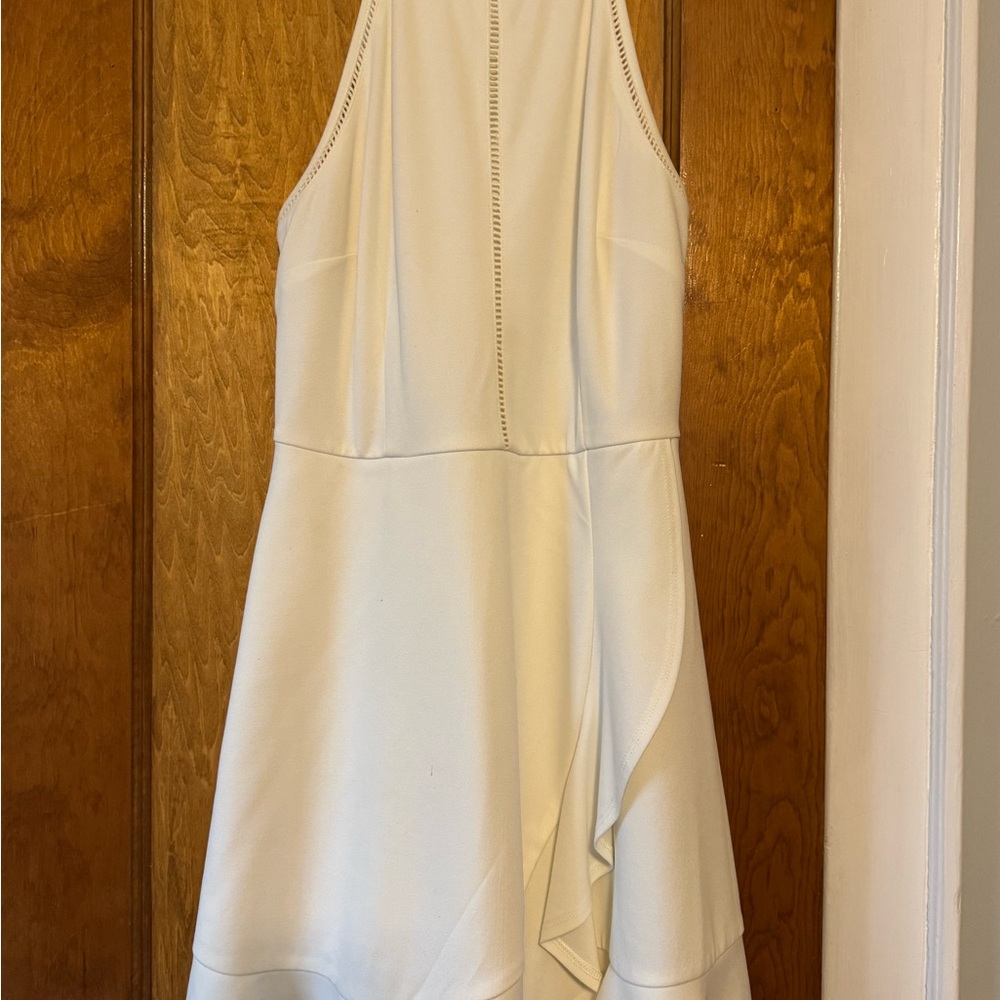 Elegant White Sleeveless Dress
